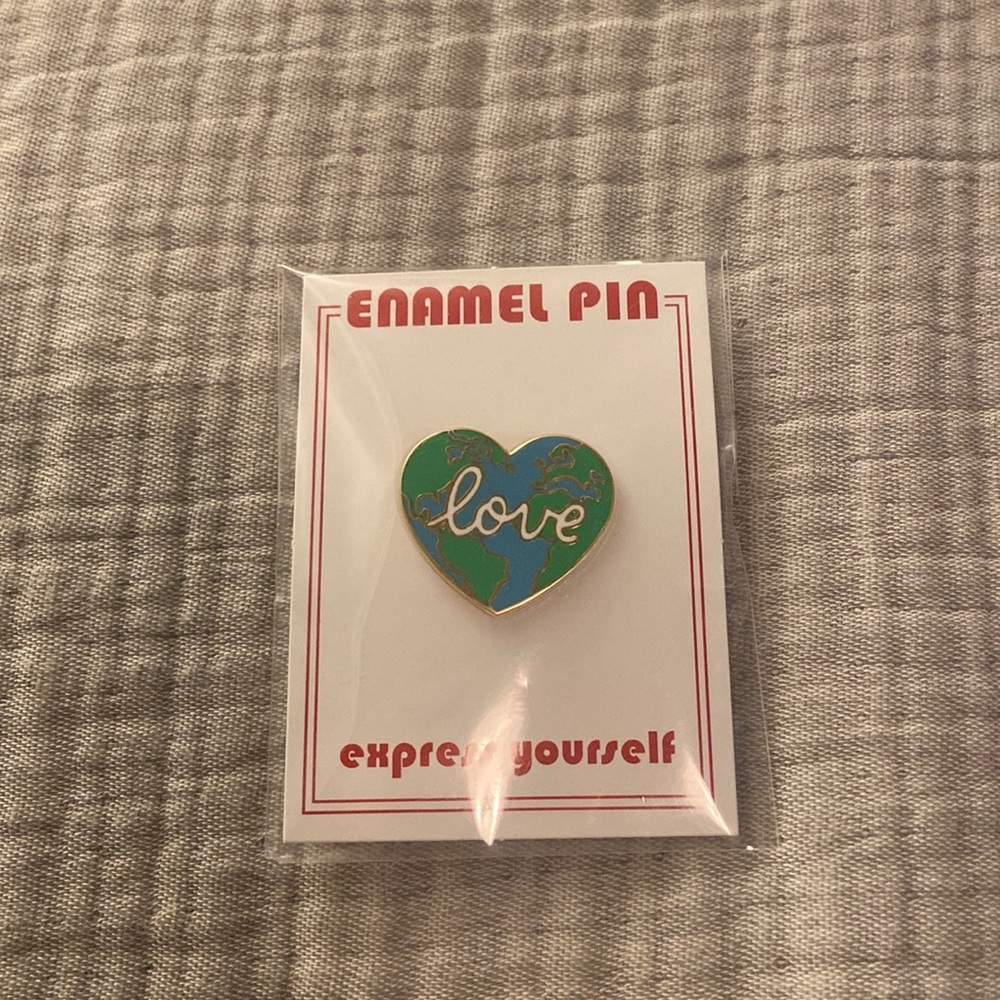 Earth Day pin “love”